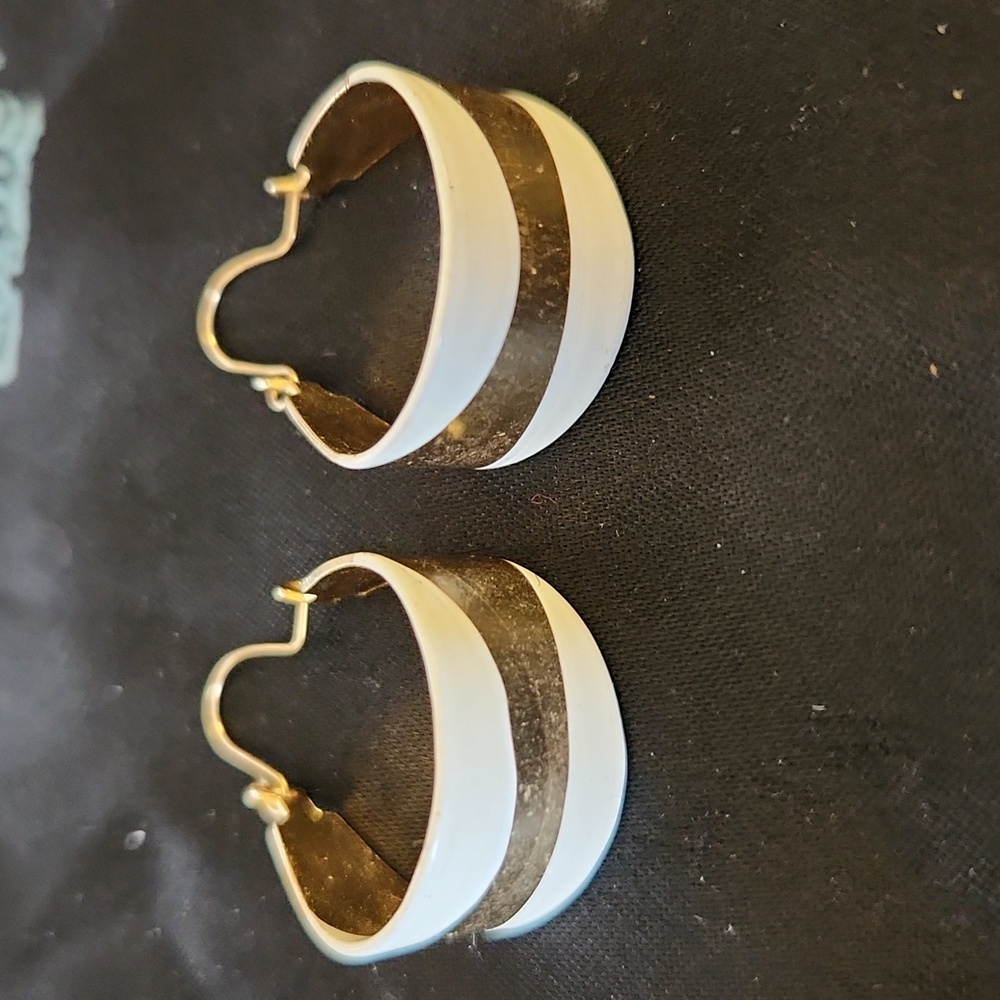 Goldtone & White Hoops